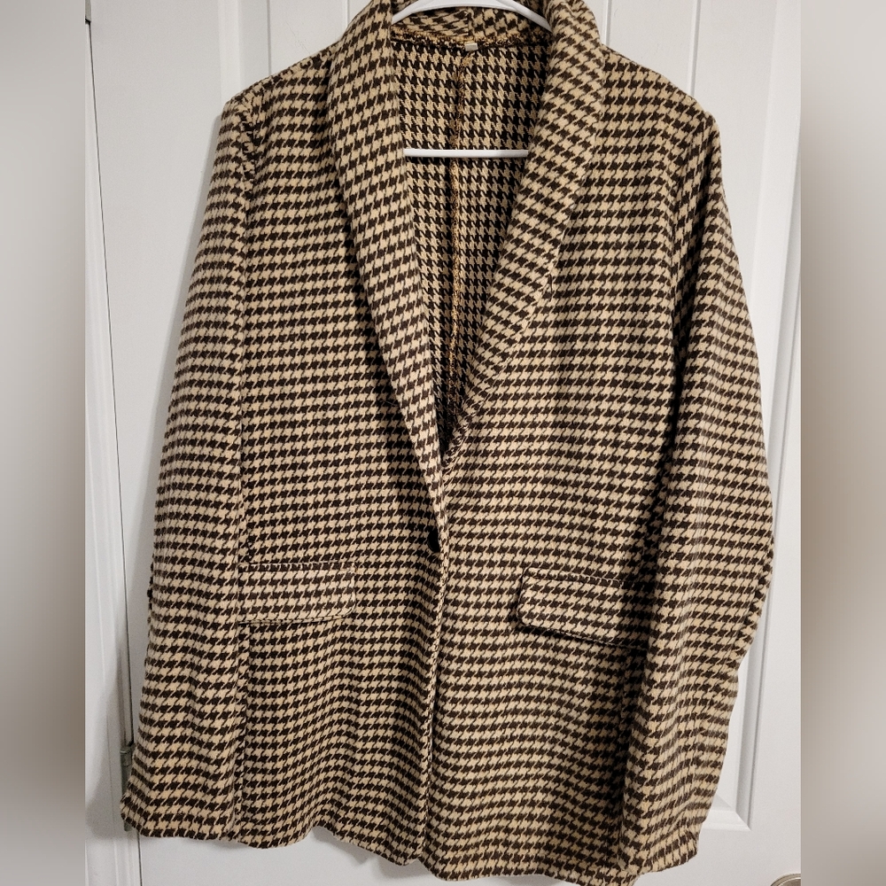 Classic Houndstooth Blazer in Brown and Cream